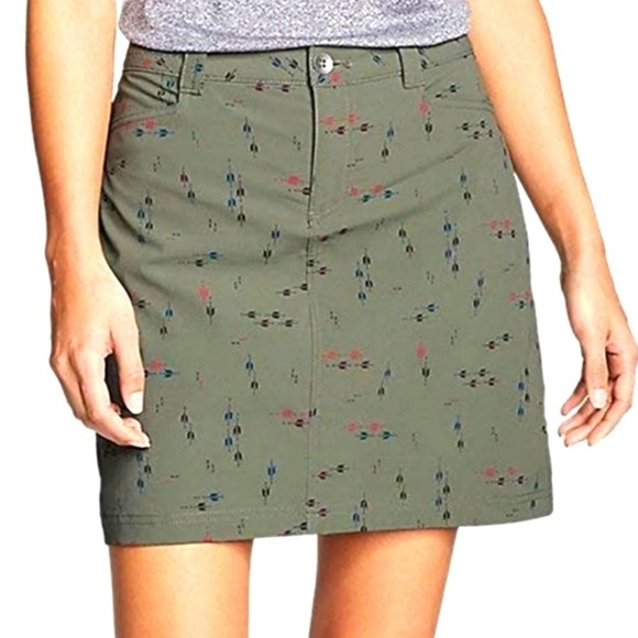 Eddie Bauer Adventurer 2.0 Skort Arrow Print Green Women's Size 8 - Picture 1 of 12